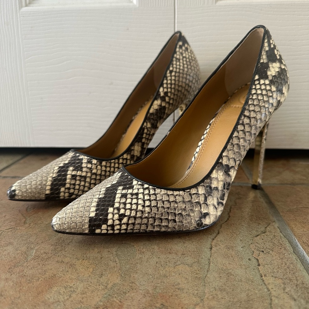 NEW Tory Burch Elana Snake Print Embossed Leather Pumps Heels Size 7